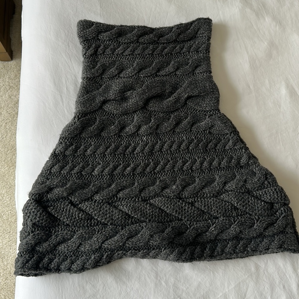 BCBG woven shoulder cover